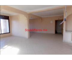 SPACIEUX PLATEAU BUREAU DE DIVERS SUPERFICIE