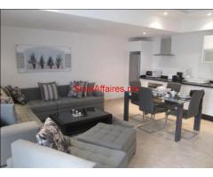 Studio meublé avec un grand balcon