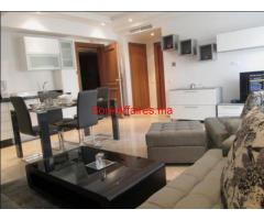 Studio meublé avec un grand balcon