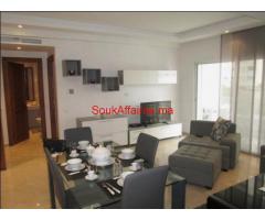 Studio meublé avec un grand balcon