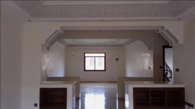 Étage villa de 4pièces à louer vide à Laksour