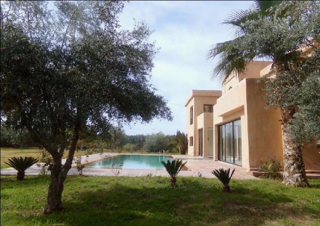 Villa vc piscine à vendre sur la Route de Ouarzazate