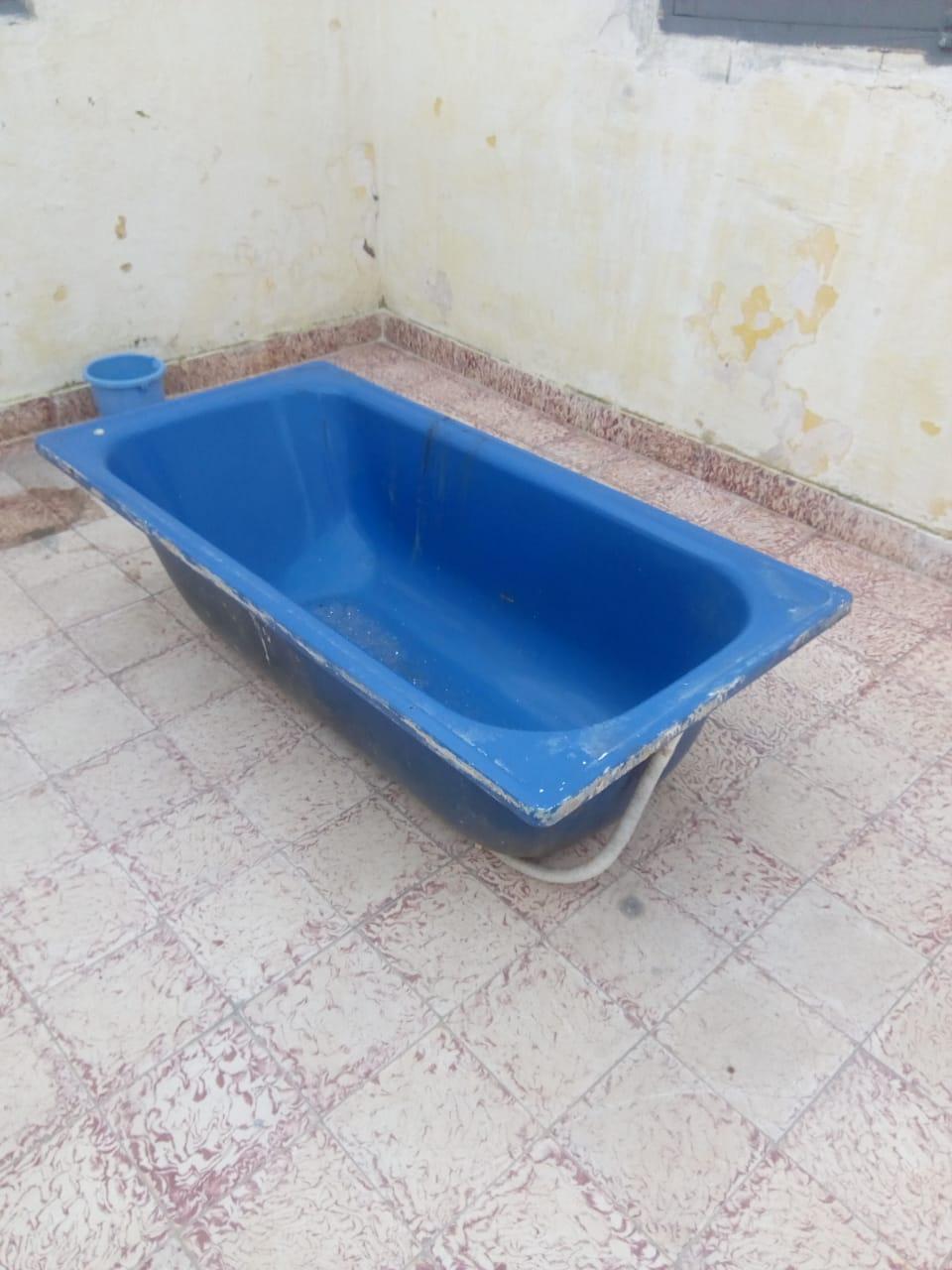 baignoire bleu bon etat