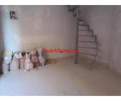 Magasin/bureau en location. De 15 M² de sol et 12 M² alal el fassi