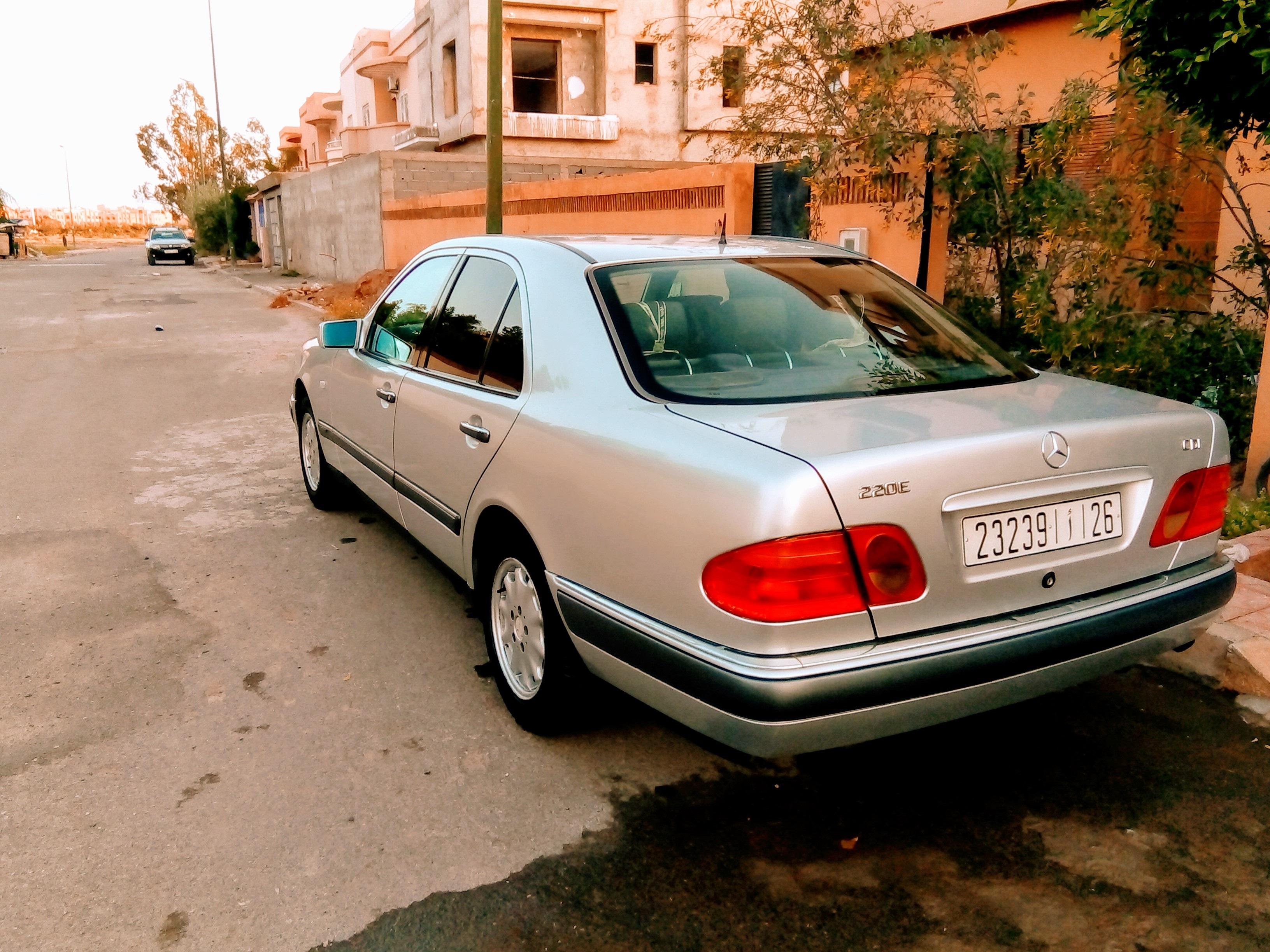 MercedesE220 Elégance 9 ch