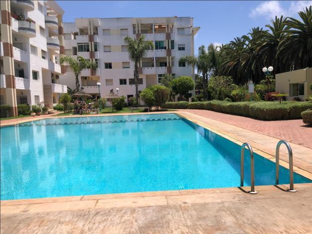 appartement avec grand piscine et pied sur mer